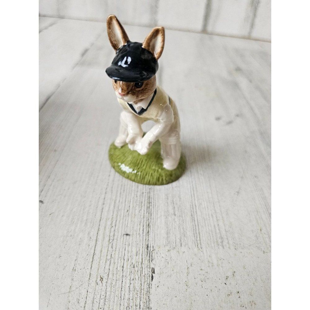 Royal Doulton wicketkeeper bunnykins DB150 catcher‎ baseball 1994 bunny figurine